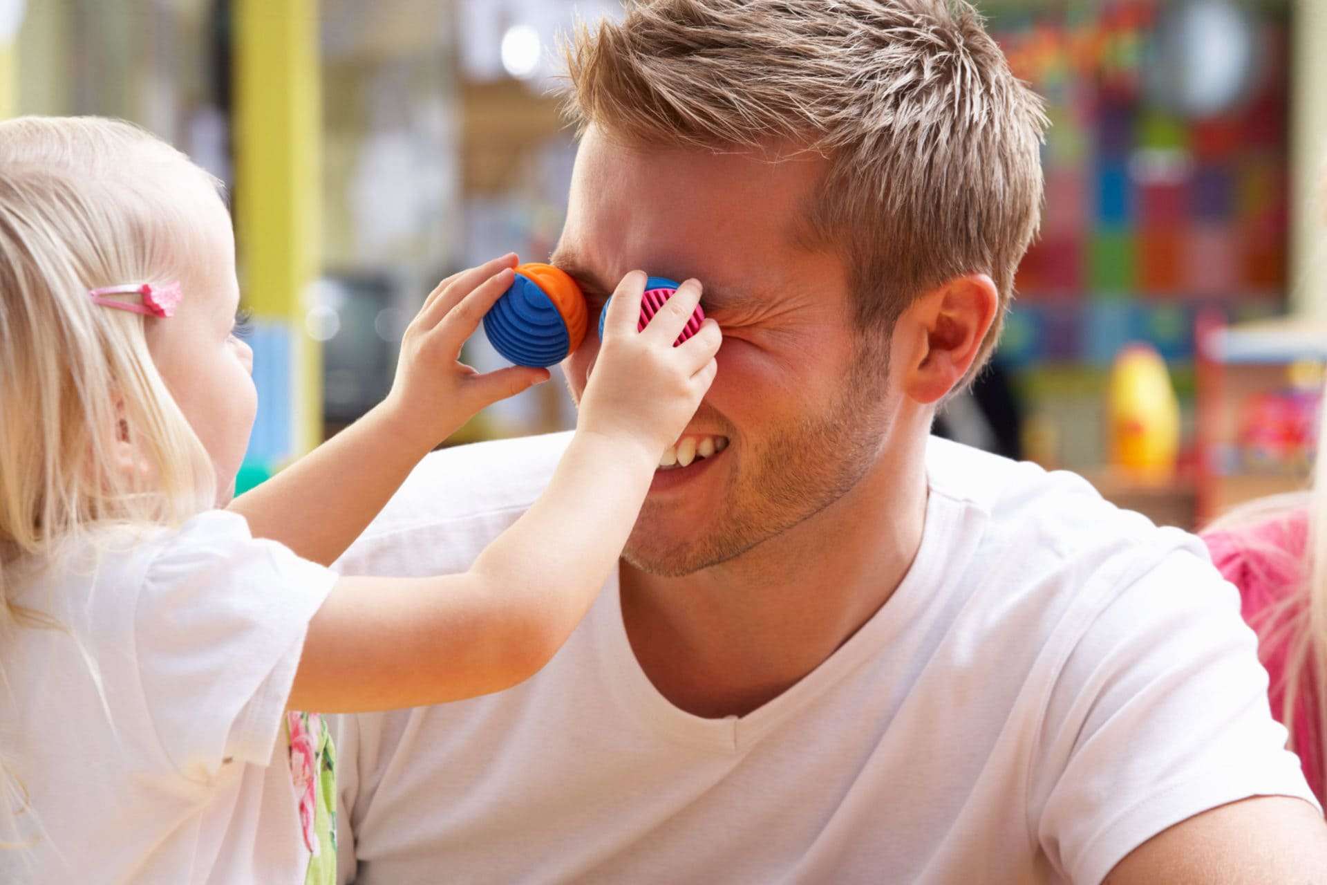 Hommes en creche